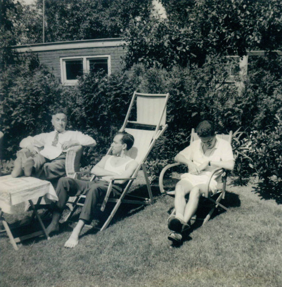 Zeist omstreeks 1962. vlnr: opa Gerhard W.K. Hugenholtz (1889-1969), mijn vader Hans Hugenholtz (1932-2018) en zijn broer Albert (1937-2025).