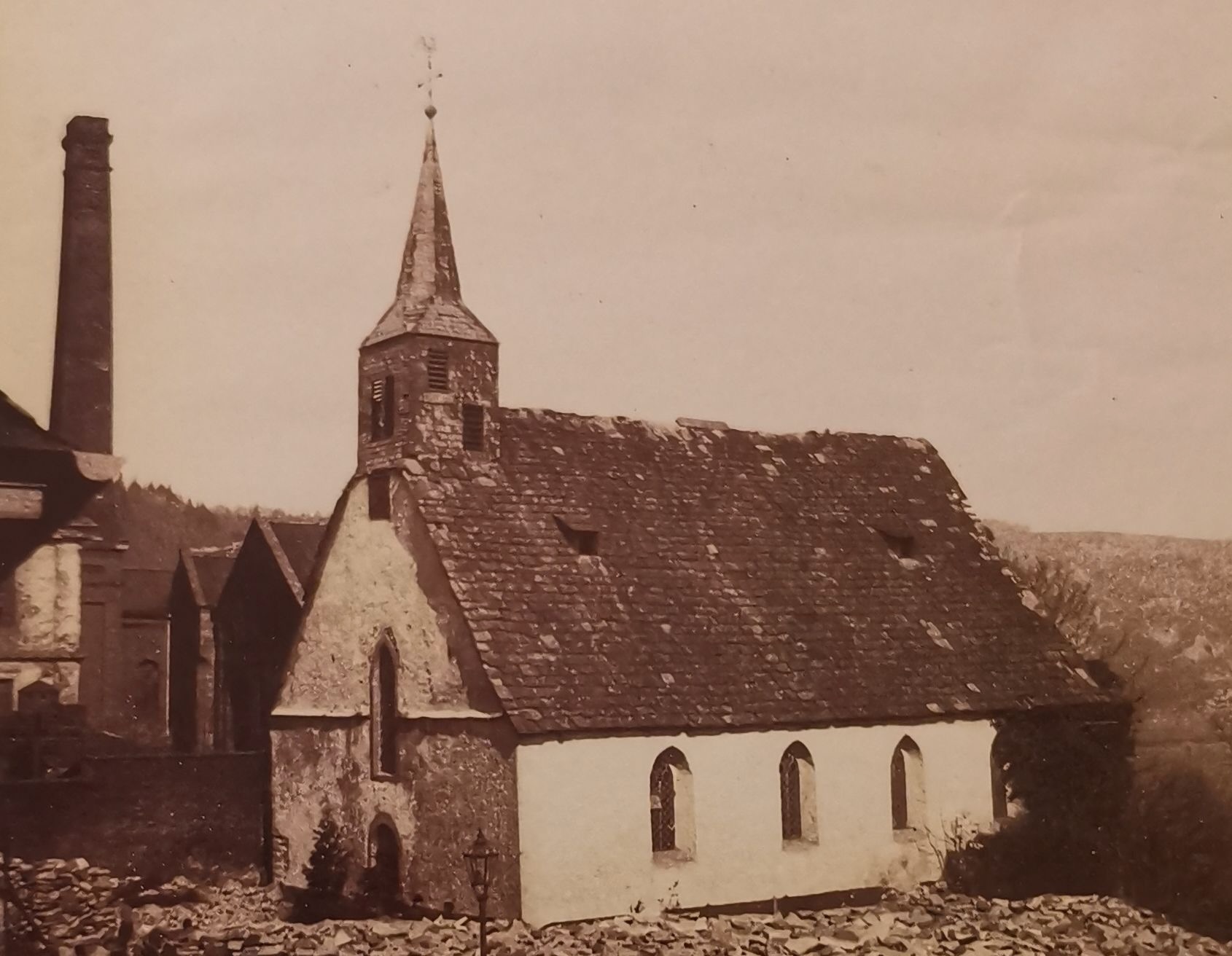 Die ehemalige evangelisch-lutherische Kirche von Wetter an der Ruhr. Die Kirche stammte aus dem 13. Jahrhundert und wurde 1894 abgerissen, woraufhin an derselben Stelle die heutige Kirche errichtet wurde.