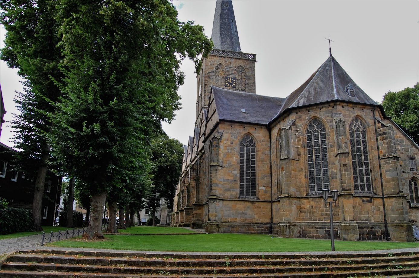 Evangelisch-reformierte Kirche von Schüttorf: In dieser Gemeinde ist er verstorben. Mit hoher Wahrscheinlichkeit wurde er irgendwo außerhalb der Kirche begraben. Ein Grabstein ist mit Sicherheit nicht mehr vorhanden.