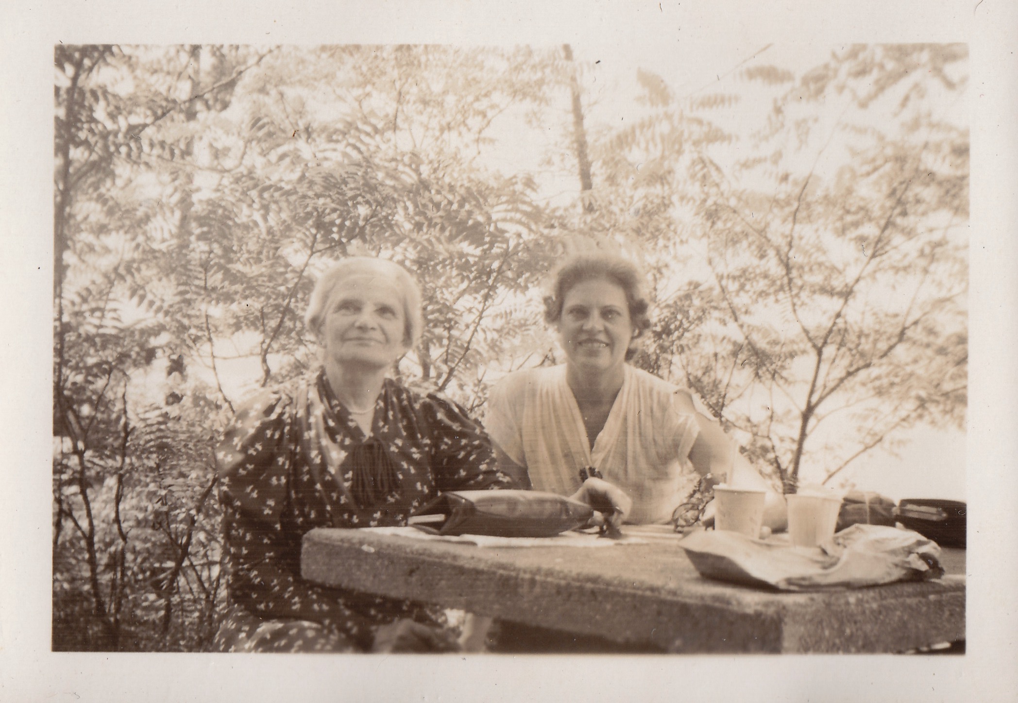 Lenchen Goldschmidt-Leeuwarden with her daughter in law Hilde.