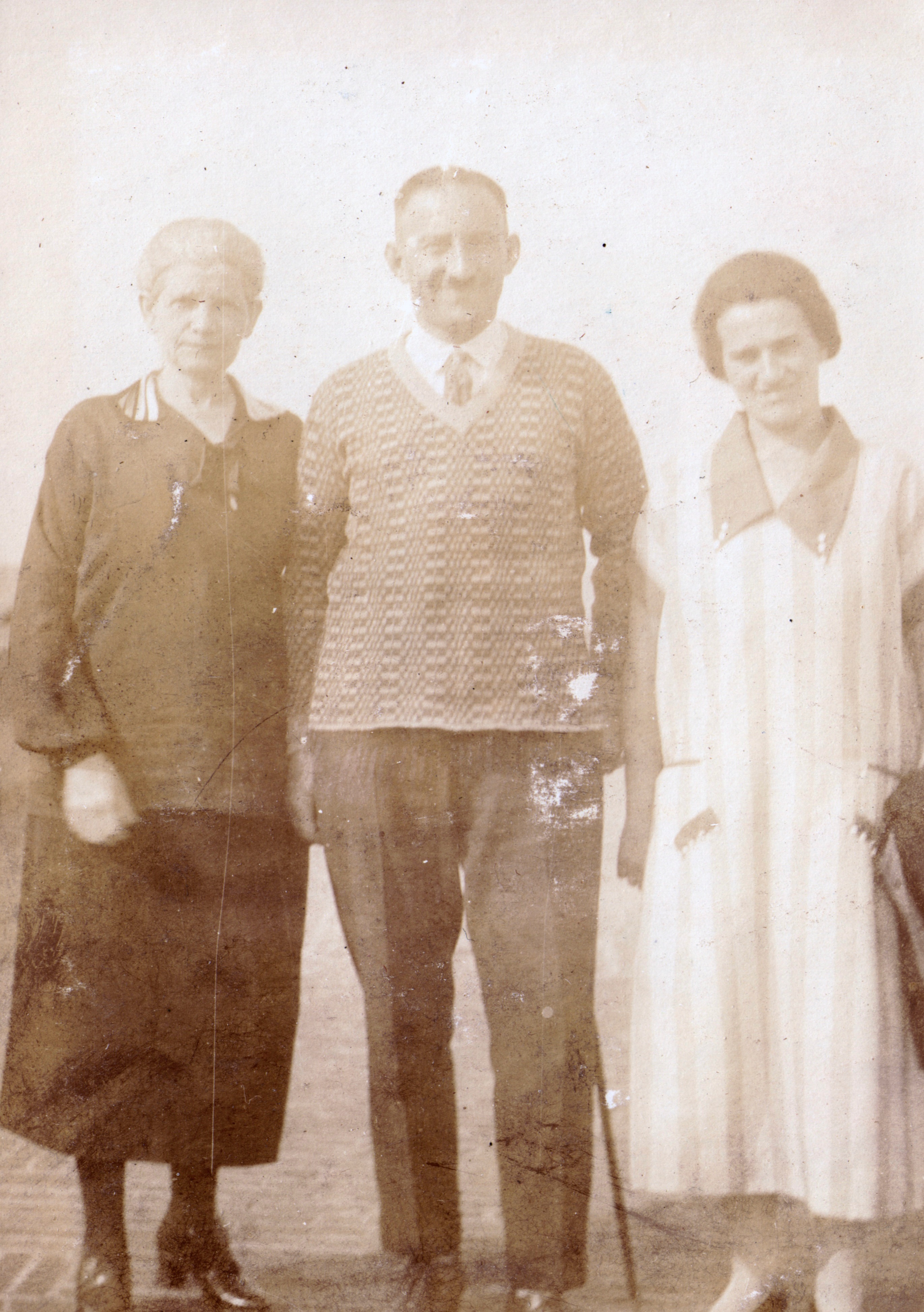Wangerooge 1926, tante Lenchen Goldschmidt-Leeuwarden her brother Willy Leeuwarden and sister Henny Willig-Leeuwarden.