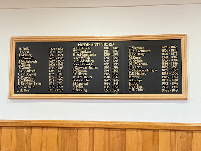 Predikantenbord in de NH kerk in Genemuiden.