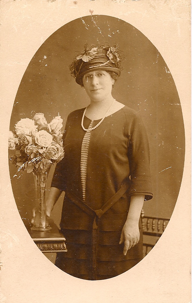 their daughter Clara Roth-Leeuwarden (1874-around 1940)