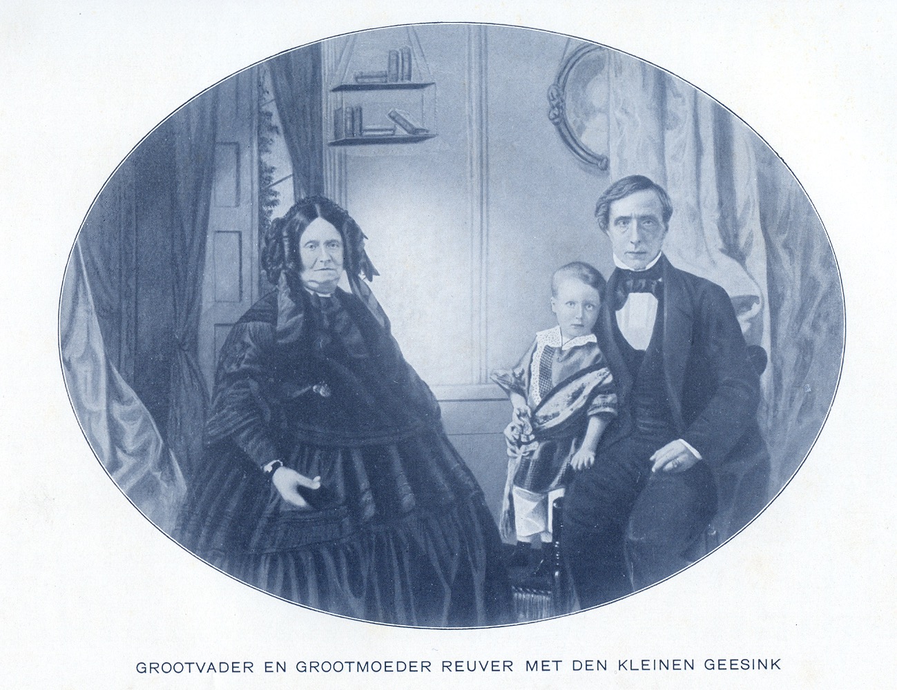 Het echtpaar Reuver-Guise in hun huis aan de Singel 139 in Amsterdam. Op schoot hun kleinzoon Willem Geesink.