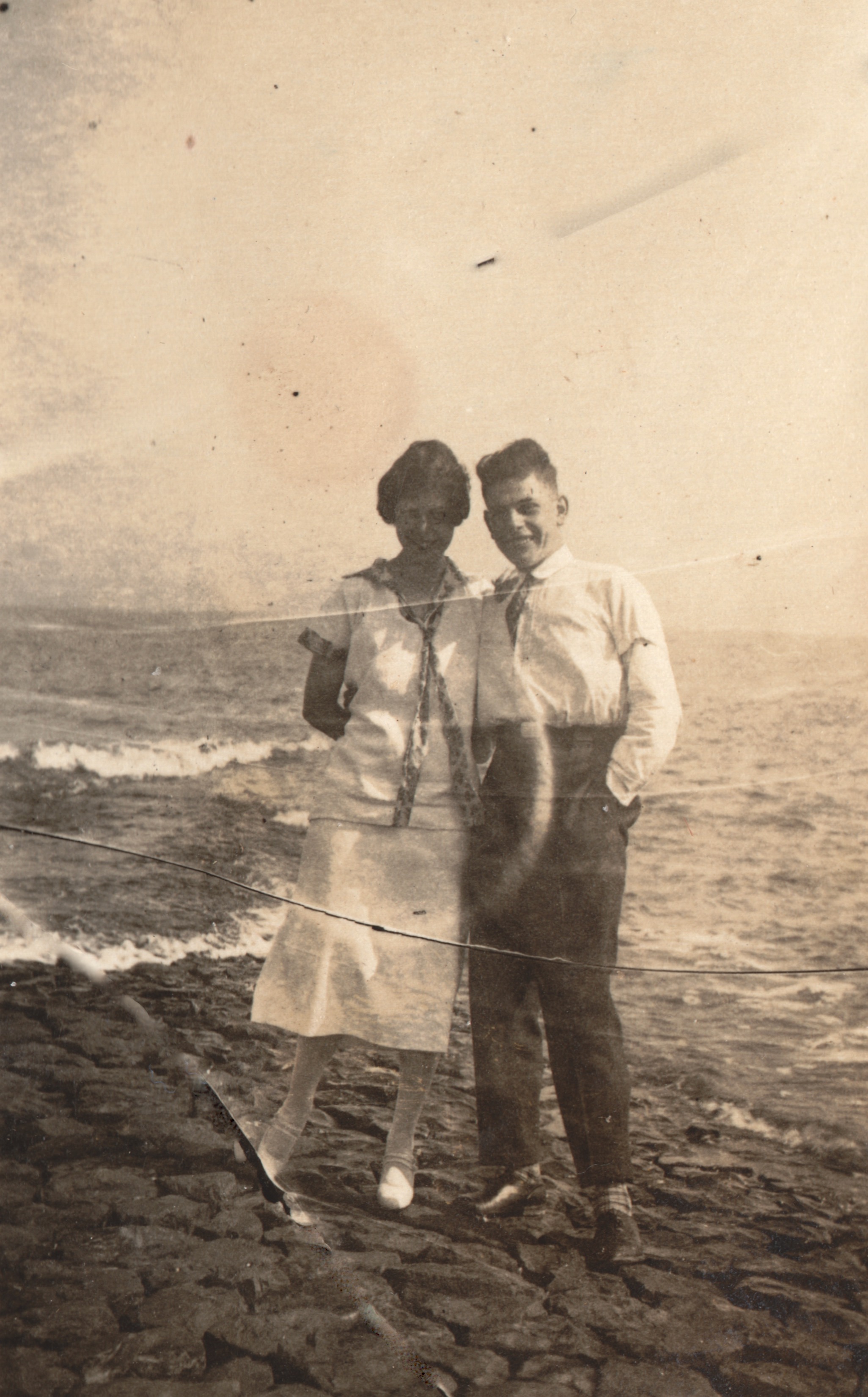 Omstreeks 1921: Hans Lehmkuhl (1908-1992) en zijn zus Rose Hugenholtz-Lehmkuhl (1905-1992).